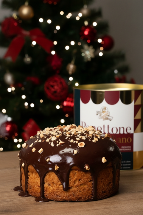 Panettone siciliano artigianale con colata di cioccolato fondente e granella di nocciole - Forneria Marinetti